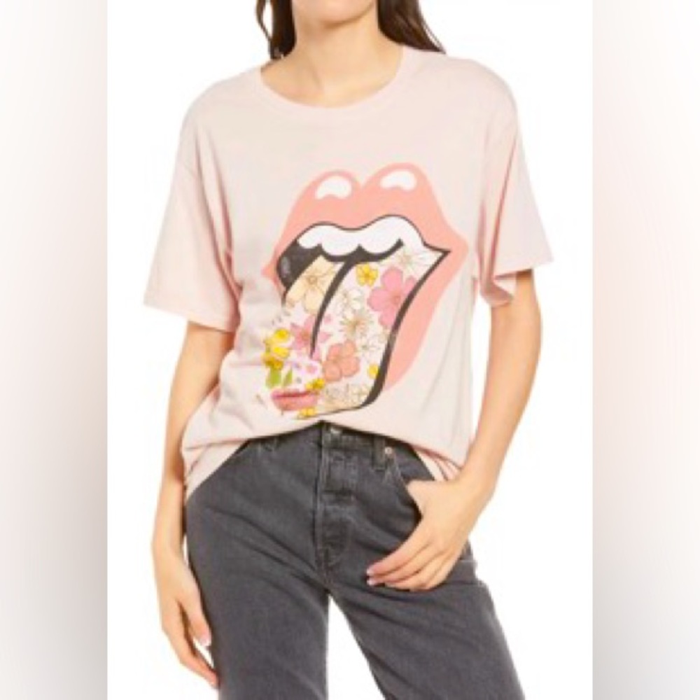 Daydreamer Rolling Stones Flower Tongue Boyfriend Graphic Tee. Size Large.